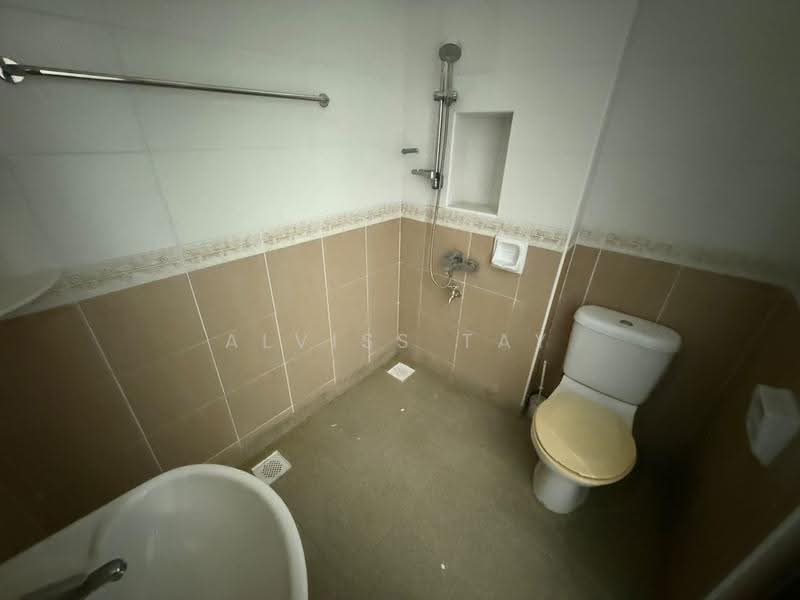 Semi-Detached House for Sale in Taman Sutera Utama (Skudai) - Alviss Tay - Bathroom - PropertyGuru.com.my