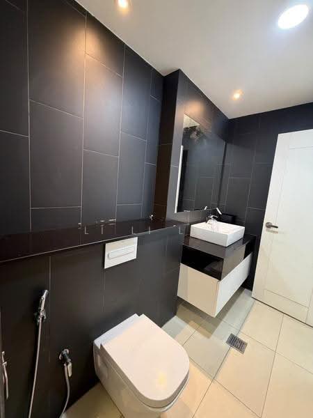 Kondominium untuk Disewa di Jesselton Residences - Li Li Lim - Bathroom - PropertyGuru.com.my
