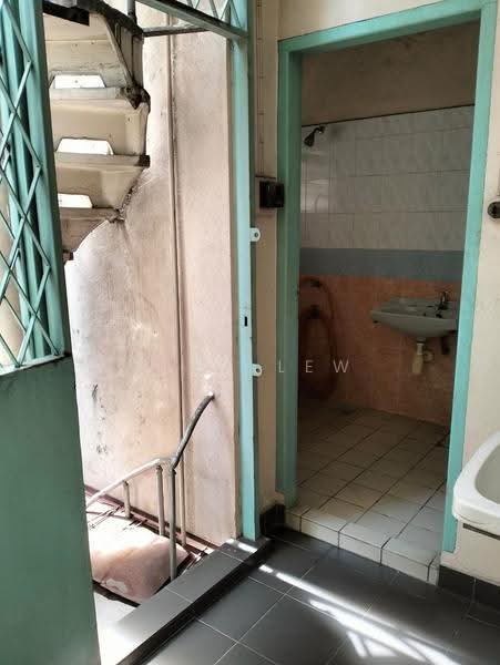 Shop / Office for Sale in Pudu (KL City Centre) - Alex Lew - Bathroom - PropertyGuru.com.my