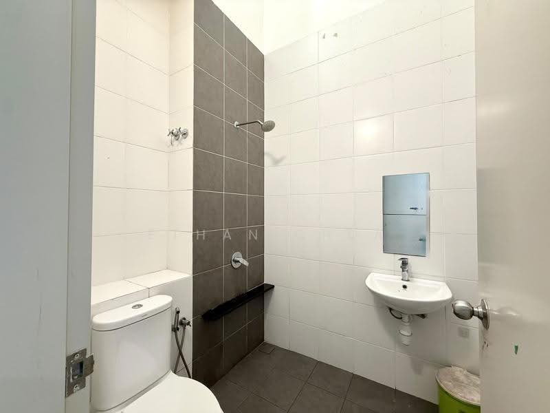 2-storey Terraced House for Sale in Setia Utama (Setia Alam) - Ethan Chua - Bathroom - PropertyGuru.com.my