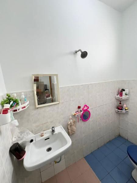 Rumah Teres 2-Tingkat untuk Dijual di Saujana Damansara (Damansara Damai) - Kim Meng Lew - Bathroom - PropertyGuru.com.my