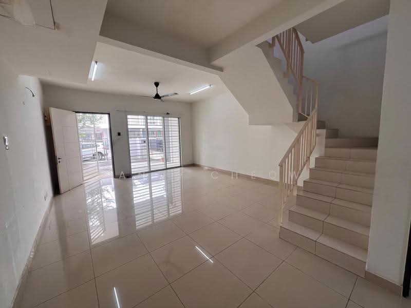 Rumah Teres 2-Tingkat untuk Disewa di Bandar Tasik Puteri (Rawang) - Mandy Cheow - Living Room - PropertyGuru.com.my