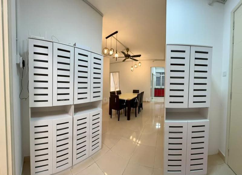 Kondominium untuk Disewa di Prima U1 - Nur Diyanah - Shoe Racks (Main Entrance) - PropertyGuru.com.my