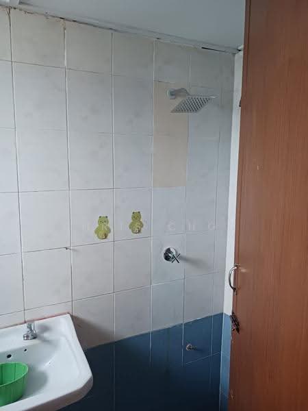 Apartment for Rent at Pangsapuri Lotus (Teratai) - Chris Choo - Bathroom - PropertyGuru.com.my