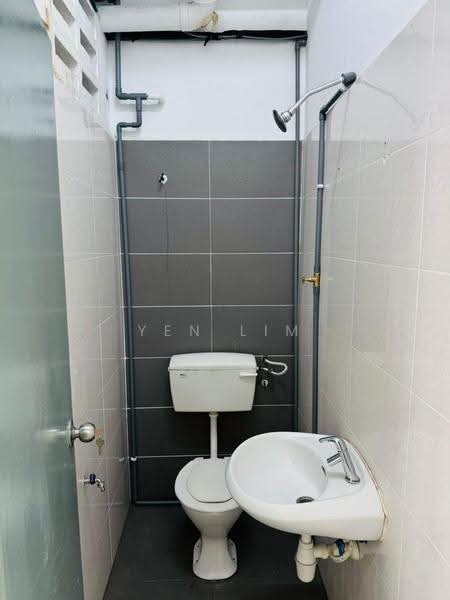 Shop / Office for Rent in Subang Jaya (Selangor) - Yen Lim - Bathroom - PropertyGuru.com.my