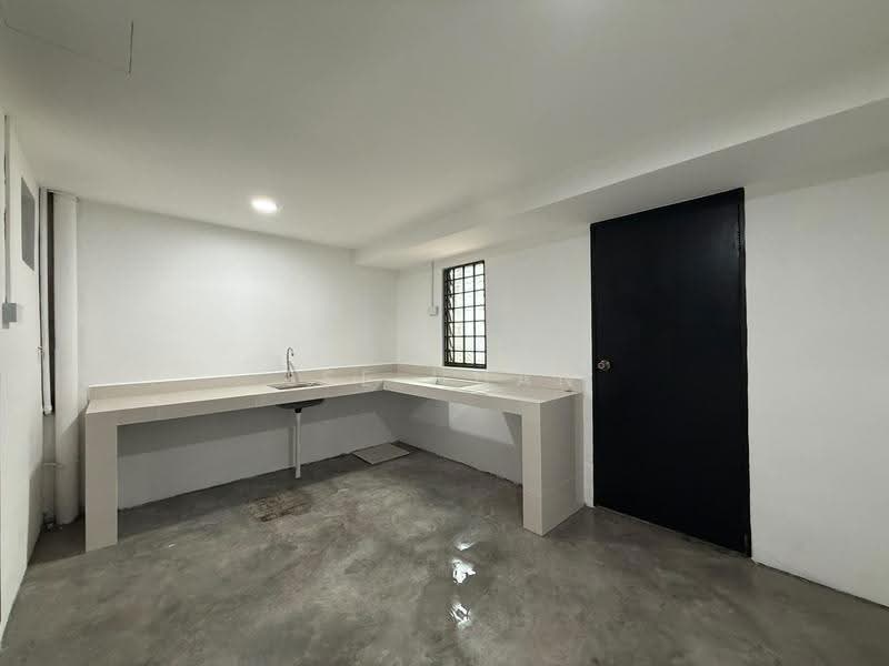 2-storey Terraced House for Sale in Taman Molek (Johor Bahru) - Lee Huan - Kitchen - PropertyGuru.com.my