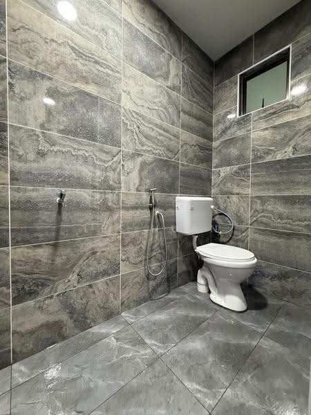 2-storey Terraced House for Sale in Taman Molek (Johor Bahru) - Lee Huan - Bathroom - PropertyGuru.com.my