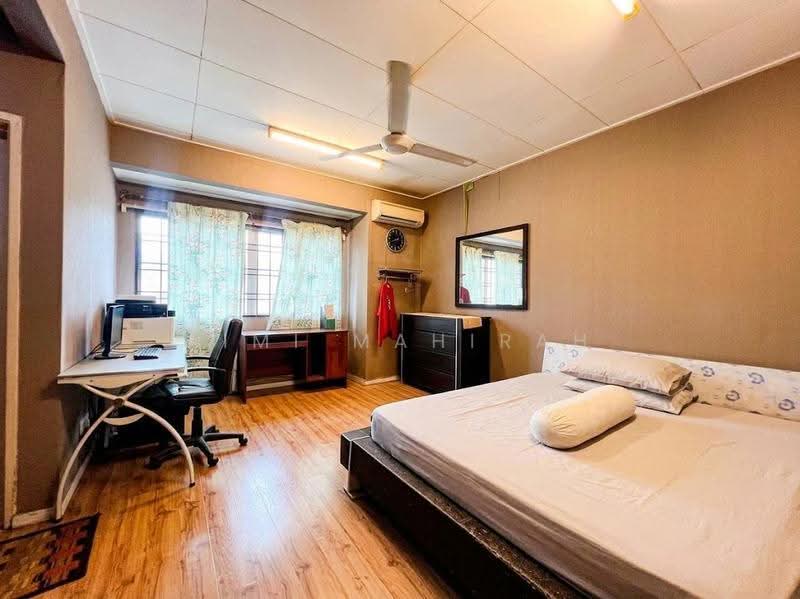 2-storey Terraced House for Sale in Taman Prima Saujana (Kajang) - Aimi Mahirah - Bedroom - PropertyGuru.com.my