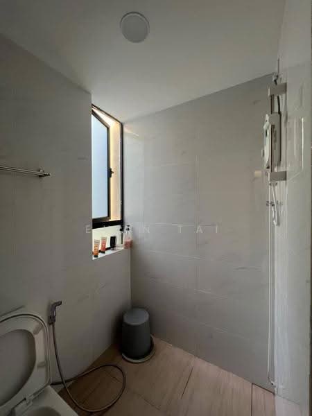 Kediaman Servis untuk Disewa di Country Garden Central Park - Evan Tai - Bathroom - PropertyGuru.com.my