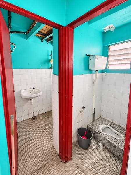 Kedai / Pejabat untuk Disewa di Bandar Teknologi Kajang (Kajang) - CK Law - Bathroom - PropertyGuru.com.my