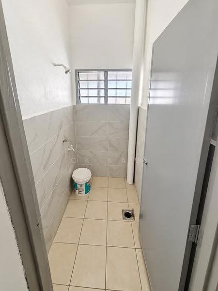 Kedai / Pejabat untuk Disewa di Bandar Teknologi Kajang (Kajang) - CK Law - Bathroom - PropertyGuru.com.my