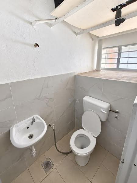 Kedai / Pejabat untuk Disewa di Bandar Teknologi Kajang (Kajang) - CK Law - Bathroom - PropertyGuru.com.my