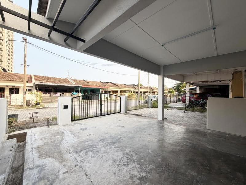 Rumah Teres 1-Tingkat untuk Dijual di Bandar Baru Utama (Kampar) - Presley Chong - Car Porch - PropertyGuru.com.my