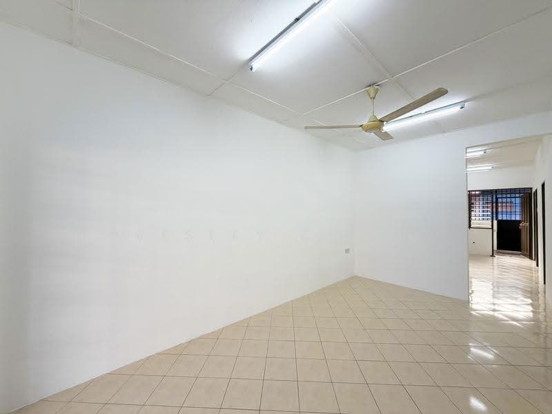 Rumah Teres 1-Tingkat untuk Dijual di Bandar Baru Utama (Kampar) - Presley Chong - Living Area - PropertyGuru.com.my