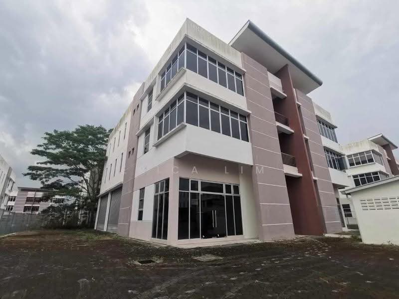 Kilang Berkembar untuk Dijual di Gelang Patah (Johor) - Erica Lim - PropertyGuru.com.my