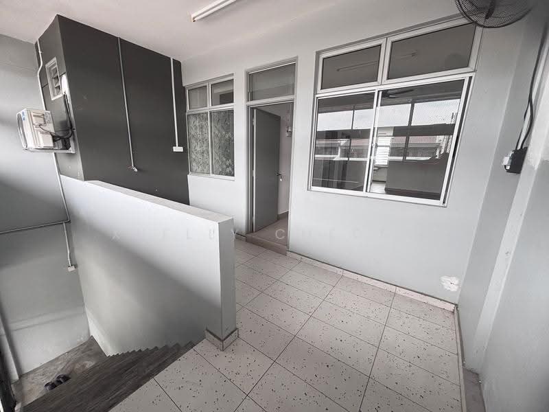 Townhouse for Rent in Bandar Dato Onn (Tebrau) - Xuelly Cheong - Corridor - PropertyGuru.com.my