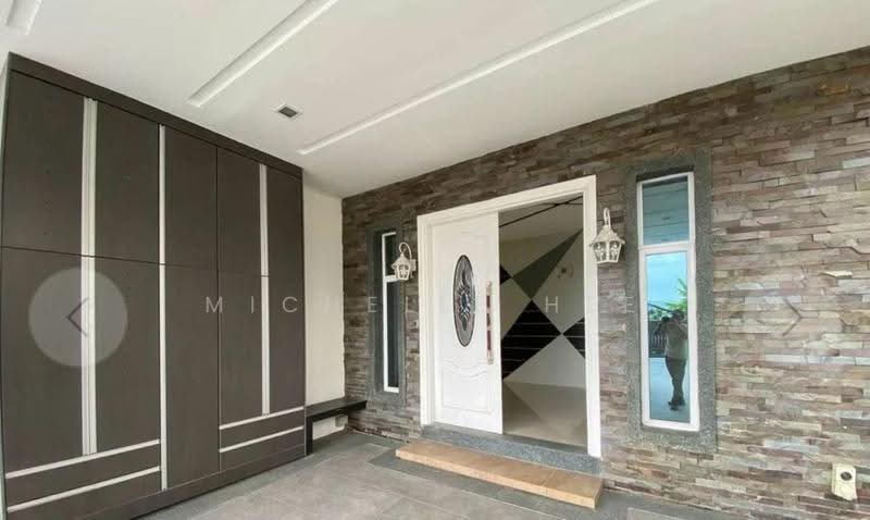 Rumah Banglo untuk Dijual di Saujana Impian (Kajang) - Michelle Hee - Entrance - PropertyGuru.com.my
