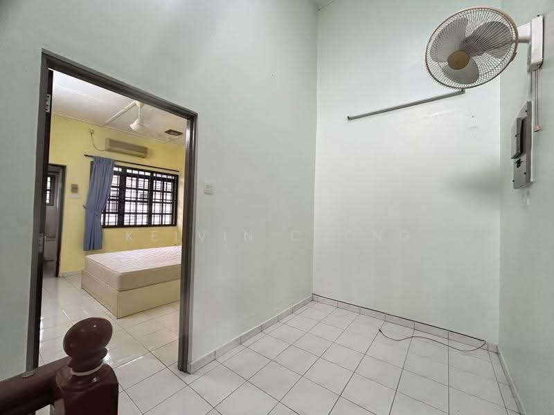 2-storey Terraced House for Rent in Taman Sppk (Ipoh) - Kelvin Chong - Bedroom - PropertyGuru.com.my