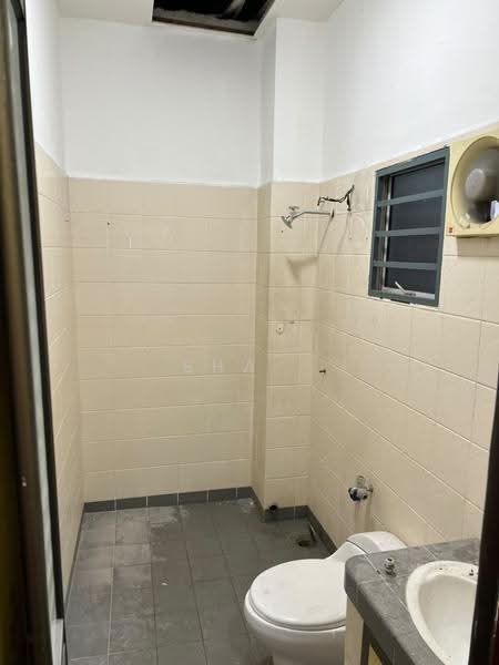 Rumah Teres 2-Tingkat untuk Dijual di Damansara Damai (Selangor) - Sha . - Bathroom - PropertyGuru.com.my