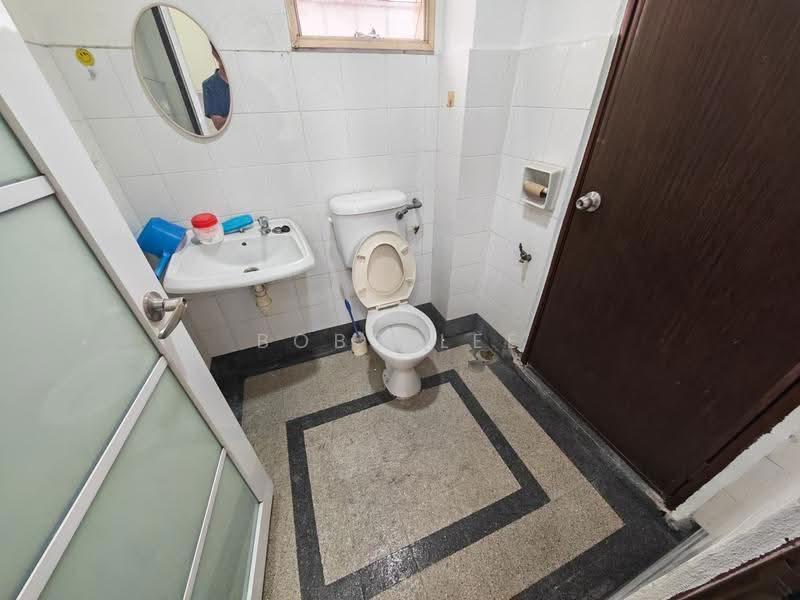 2-storey Terraced House for Sale in Bandar Putra Permai (Seri Kembangan) - Bobo Lee - Bathroom - PropertyGuru.com.my