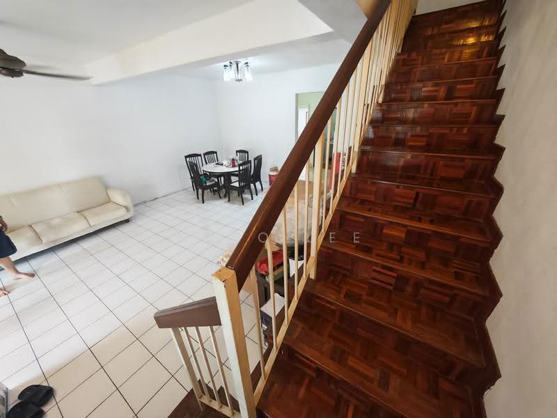 2-storey Terraced House for Sale in Bandar Putra Permai (Seri Kembangan) - Bobo Lee - Living Room - PropertyGuru.com.my