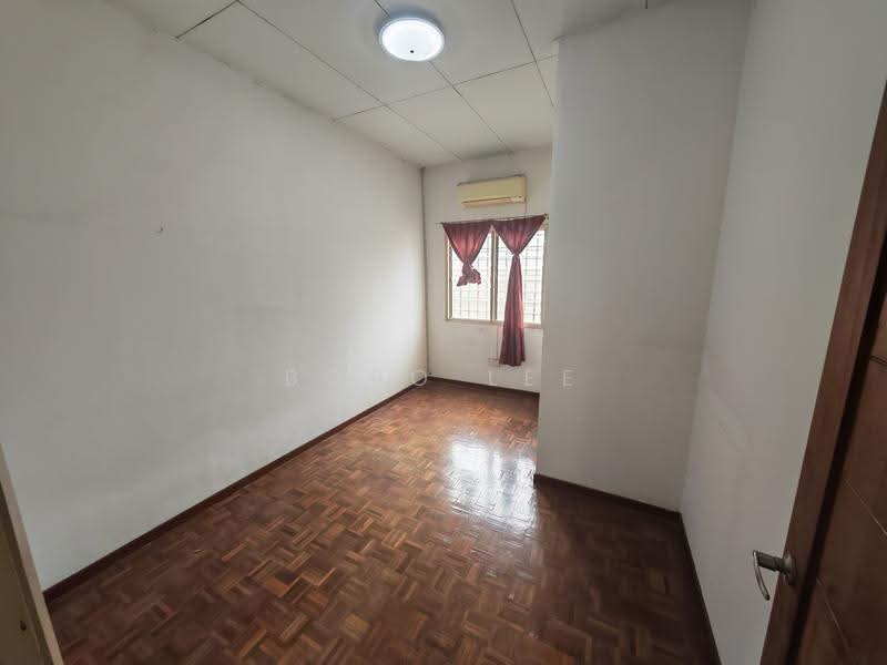 2-storey Terraced House for Sale in Bandar Putra Permai (Seri Kembangan) - Bobo Lee - PropertyGuru.com.my