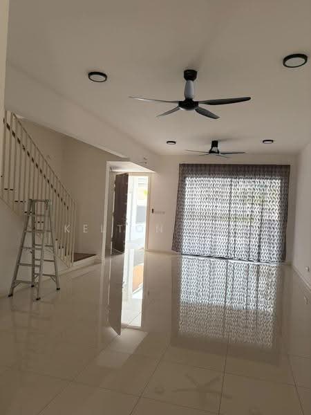 Rumah Teres 2-Tingkat untuk Disewa di Kota Emerald (Rawang) - Kelton Foo - Living Room - PropertyGuru.com.my