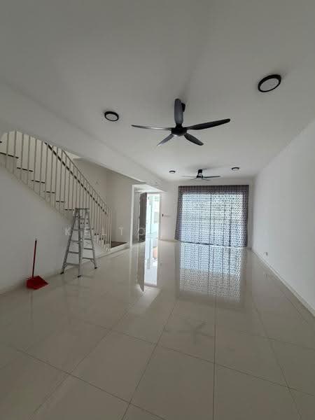 Rumah Teres 2-Tingkat untuk Disewa di Kota Emerald (Rawang) - Kelton Foo - Living Room - PropertyGuru.com.my