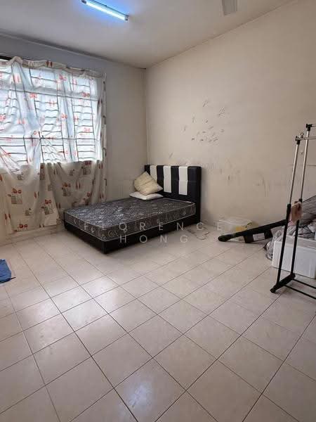 3-storey Terraced House for Sale in Taman D'Utama (Johor Bahru) - Florence Hong - Bedroom - PropertyGuru.com.my
