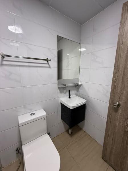 Kediaman Servis untuk Disewa di Country Garden Central Park - Florence Hong - Bathroom - PropertyGuru.com.my