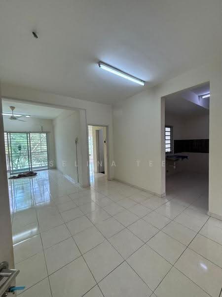 Pangsapuri untuk Disewa di Bayu 1 Residence - Selina Tee - Living Room - PropertyGuru.com.my