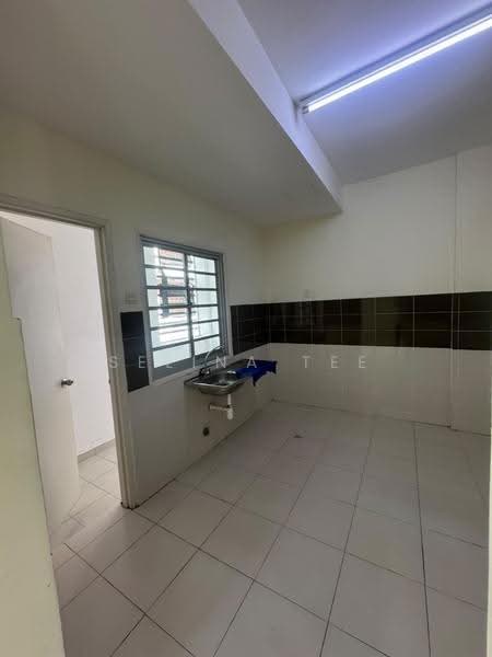 Pangsapuri untuk Disewa di Bayu 1 Residence - Selina Tee - Kitchen - PropertyGuru.com.my