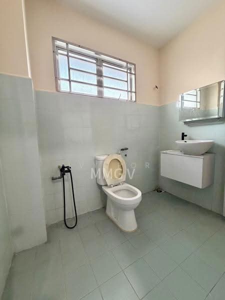 2-storey Terraced House for Sale in Taman Telok Gadong Indah (Pelabuhan Klang) - Ivy Por - Bathroom - PropertyGuru.com.my