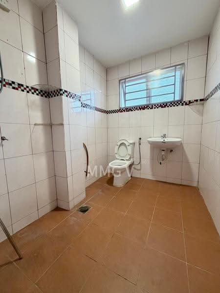 2-storey Terraced House for Sale in Taman Telok Gadong Indah (Pelabuhan Klang) - Ivy Por - Bathroom - PropertyGuru.com.my