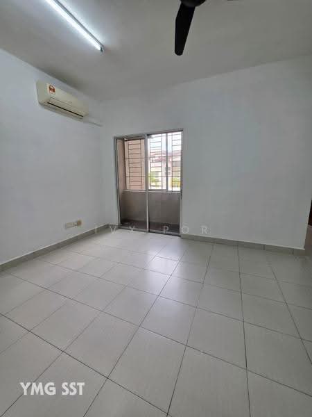 Apartment for Sale at Pangsapuri Akasia (Bandar Botanic) - Ivy Por - Living Room - PropertyGuru.com.my