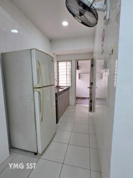 Apartment for Sale at Pangsapuri Akasia (Bandar Botanic) - Ivy Por - Kitchen - PropertyGuru.com.my