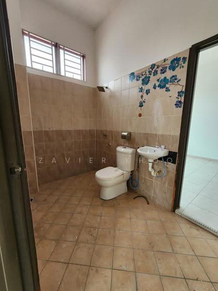 Semi-Detached House for Sale in Taman Delima (Kluang) - ZAVIER KHOO - Bathroom - PropertyGuru.com.my