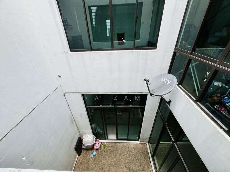 3-storey Terraced House for Sale in Denai Alam (Shah Alam) - Adzura Zamedin - PropertyGuru.com.my