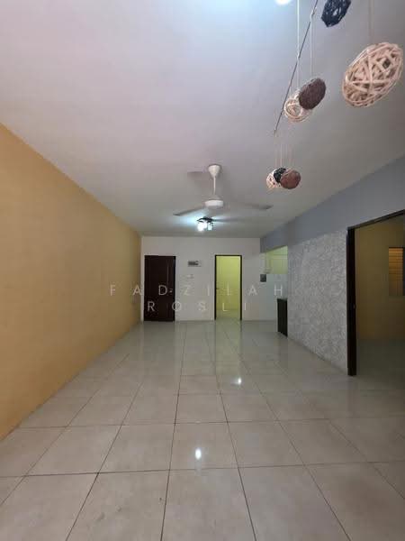 Apartment for Sale at Lakeview Apartments - Fadzilah Rosli - Living Room - PropertyGuru.com.my