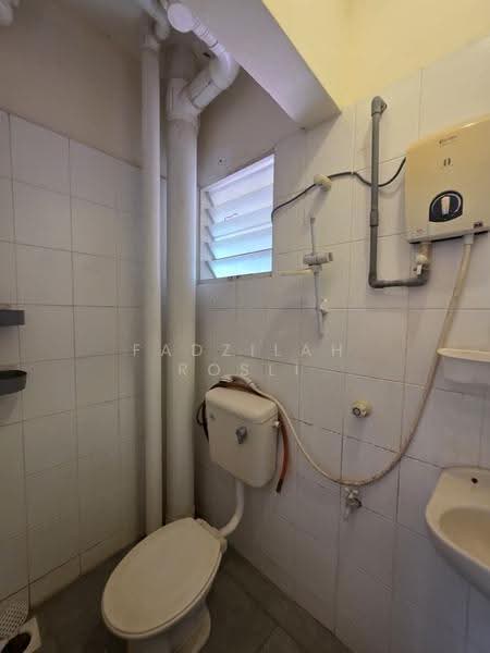 Apartment for Sale at Lakeview Apartments - Fadzilah Rosli - Bathroom - PropertyGuru.com.my