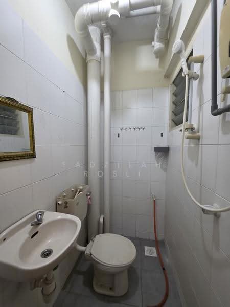 Apartment for Sale at Lakeview Apartments - Fadzilah Rosli - Bathroom - PropertyGuru.com.my