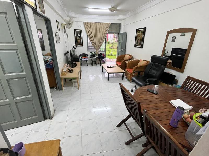 Rumah Flat untuk Dijual di Taman Shamelin Perkasa - Kelton Seet - Living Room - PropertyGuru.com.my