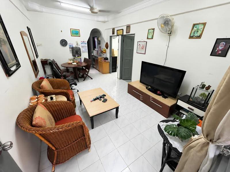 Rumah Flat untuk Dijual di Taman Shamelin Perkasa - Kelton Seet - Living Room - PropertyGuru.com.my