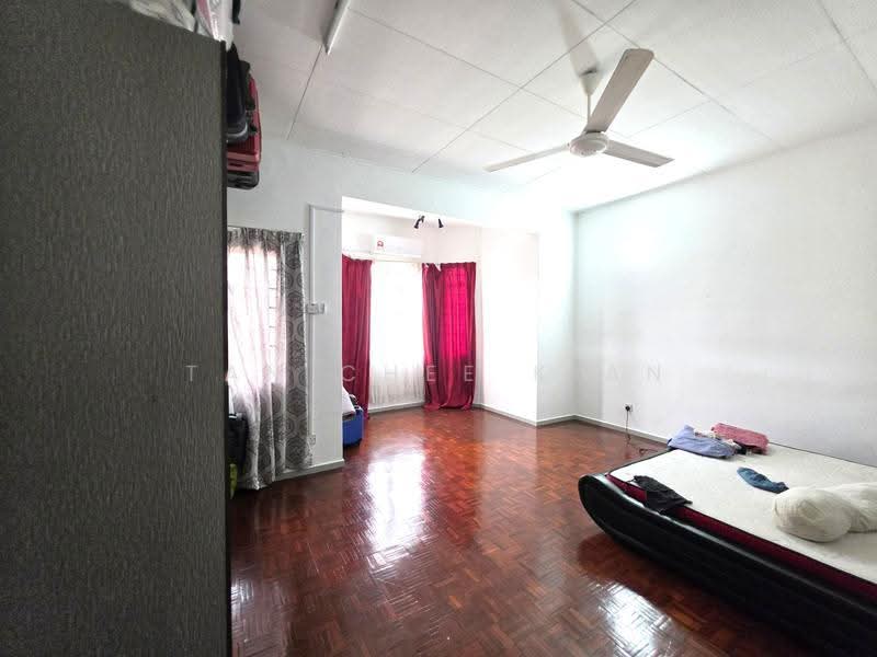 Rumah Teres 2-Tingkat untuk Dijual di Usj 11 (Subang Jaya) - Tan Chee Kian - Master Bedroom - PropertyGuru.com.my