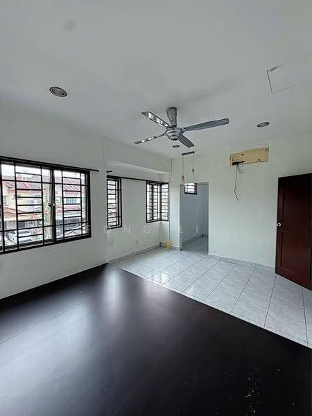 Rumah Teres 2-Tingkat untuk Dijual di Taman Puteri Wangsa (Ulu Tiram) - Fong Lik - Living Room - PropertyGuru.com.my