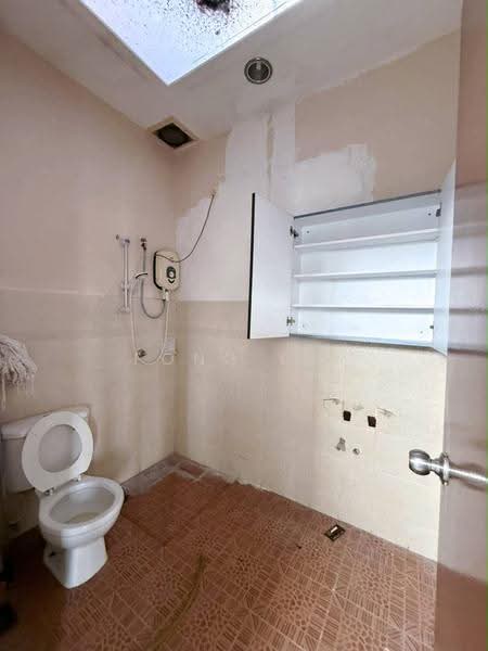 Rumah Teres 2-Tingkat untuk Dijual di Taman Puteri Wangsa (Ulu Tiram) - Fong Lik - Bathroom - PropertyGuru.com.my