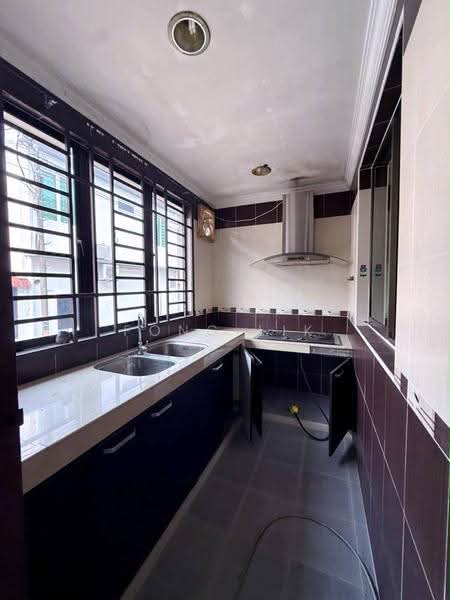Rumah Teres 2-Tingkat untuk Dijual di Taman Puteri Wangsa (Ulu Tiram) - Fong Lik - Kitchen - PropertyGuru.com.my