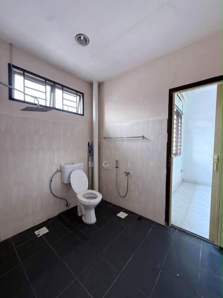 Rumah Teres 2-Tingkat untuk Dijual di Taman Puteri Wangsa (Ulu Tiram) - Fong Lik - Bathroom - PropertyGuru.com.my