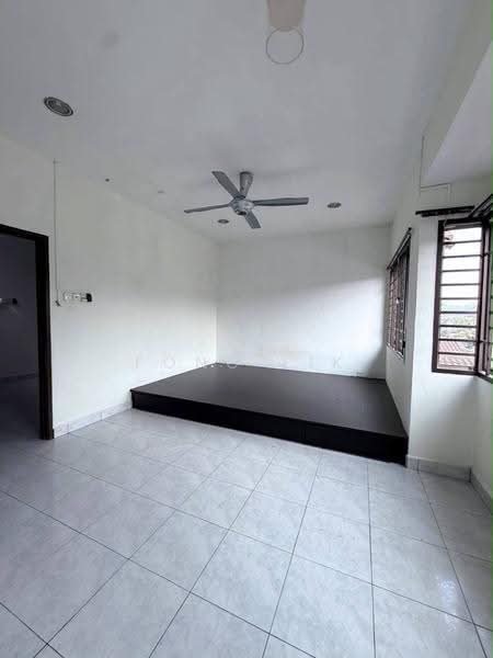 Rumah Teres 2-Tingkat untuk Dijual di Taman Puteri Wangsa (Ulu Tiram) - Fong Lik - Living Room - PropertyGuru.com.my
