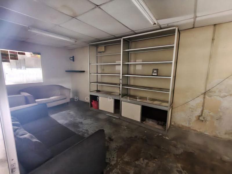 Factory for Rent in Taman Emas (Kepong) - Bond Lee - Living Room - PropertyGuru.com.my